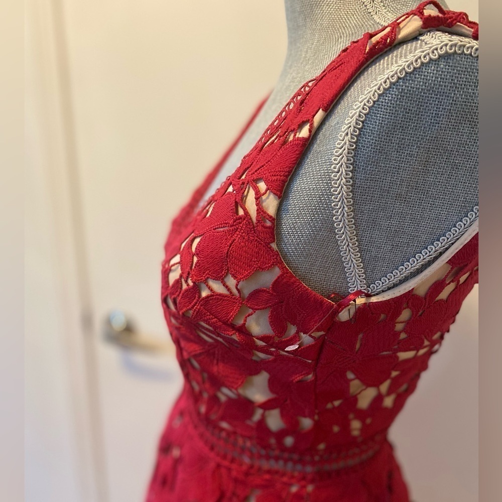NWOT Romeo + Juliet Couture Lace Red Dress, Size S - Picture 4 of 8